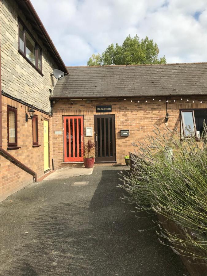 Smithaleigh Farm And Hotel