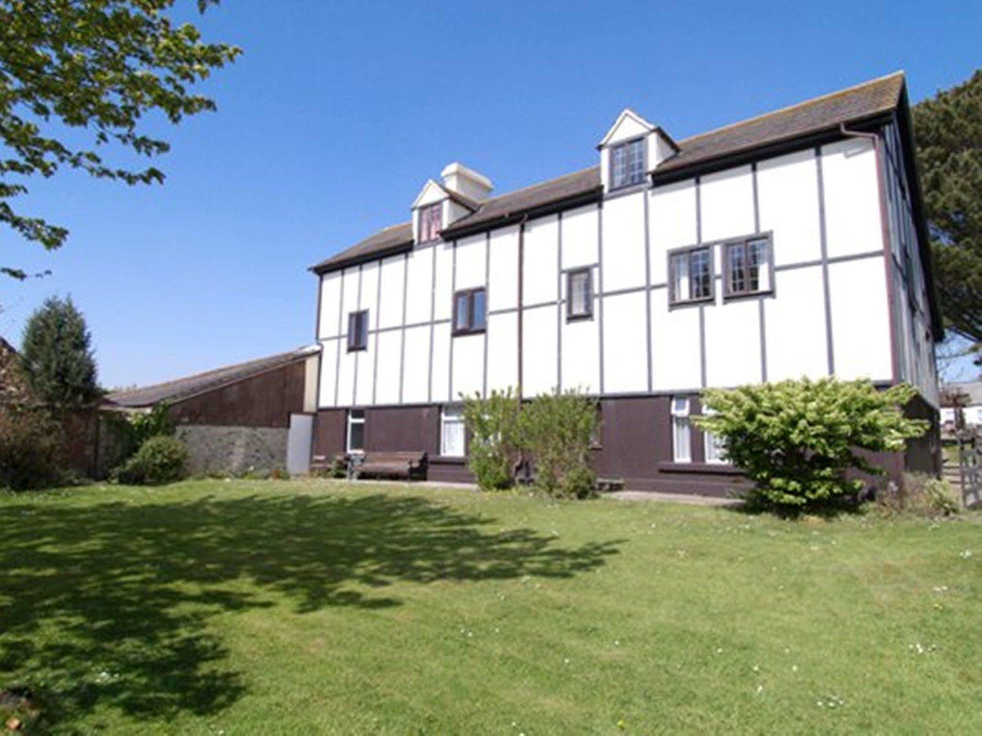Smithaleigh Farm And 3*