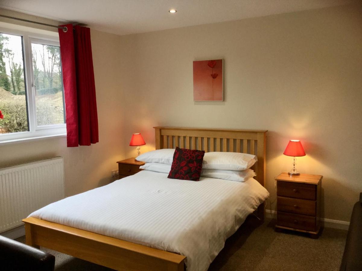 Smithaleigh Farm And Hotel