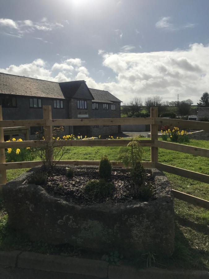Smithaleigh Farm And Hotel