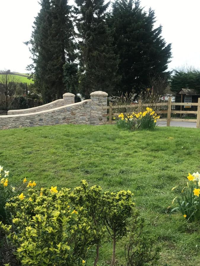 Smithaleigh Farm And Hotel